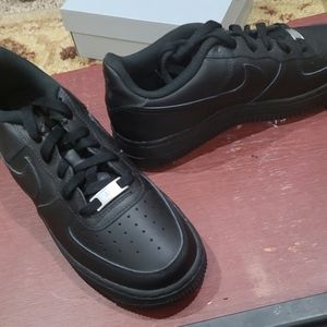 5Y Nike Air Force 1 LE (GS) Black